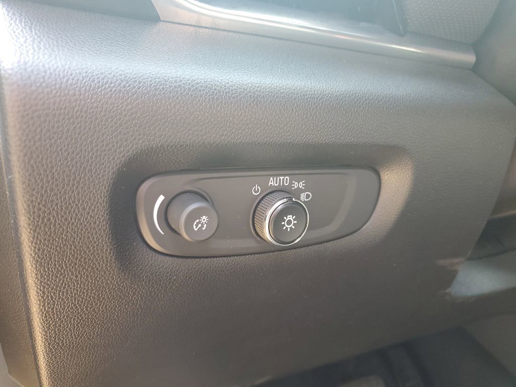 Used 2023 Chevrolet Traverse RS image 24