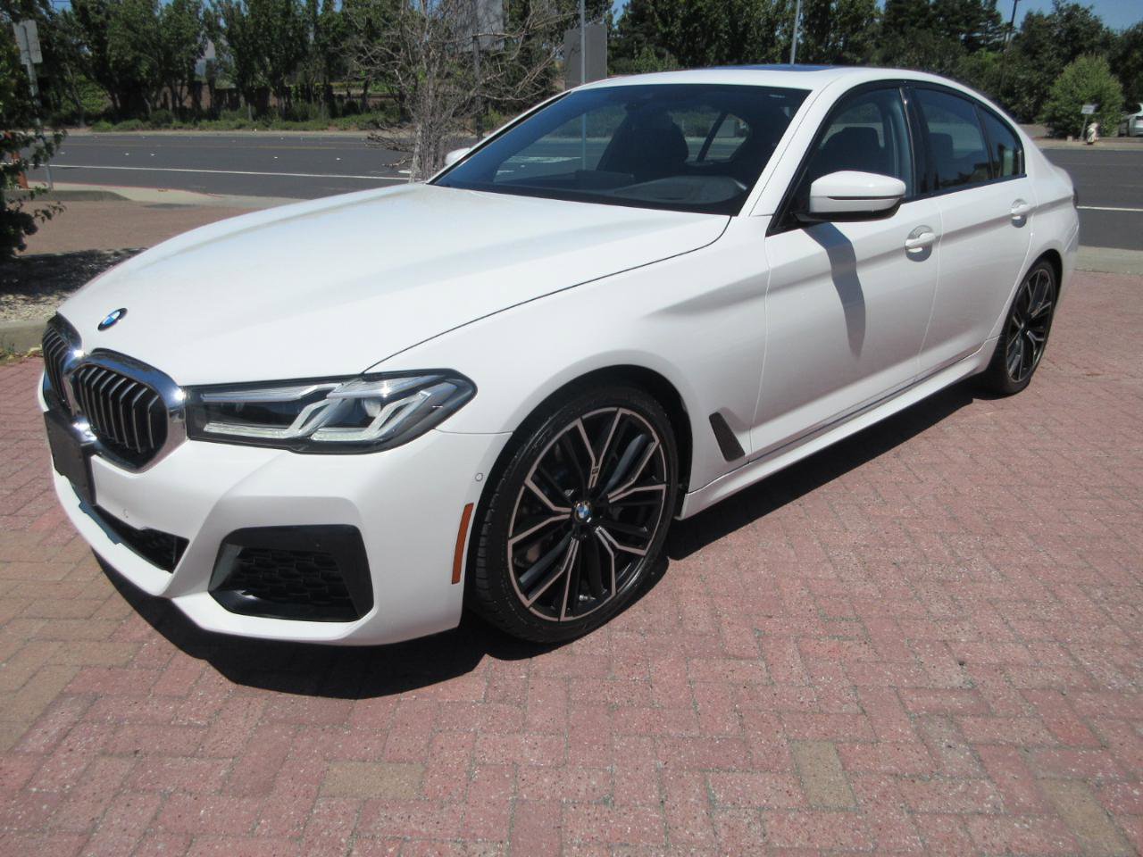 Used 2023 BMW 530i w/ M Sport Package RWD image 1