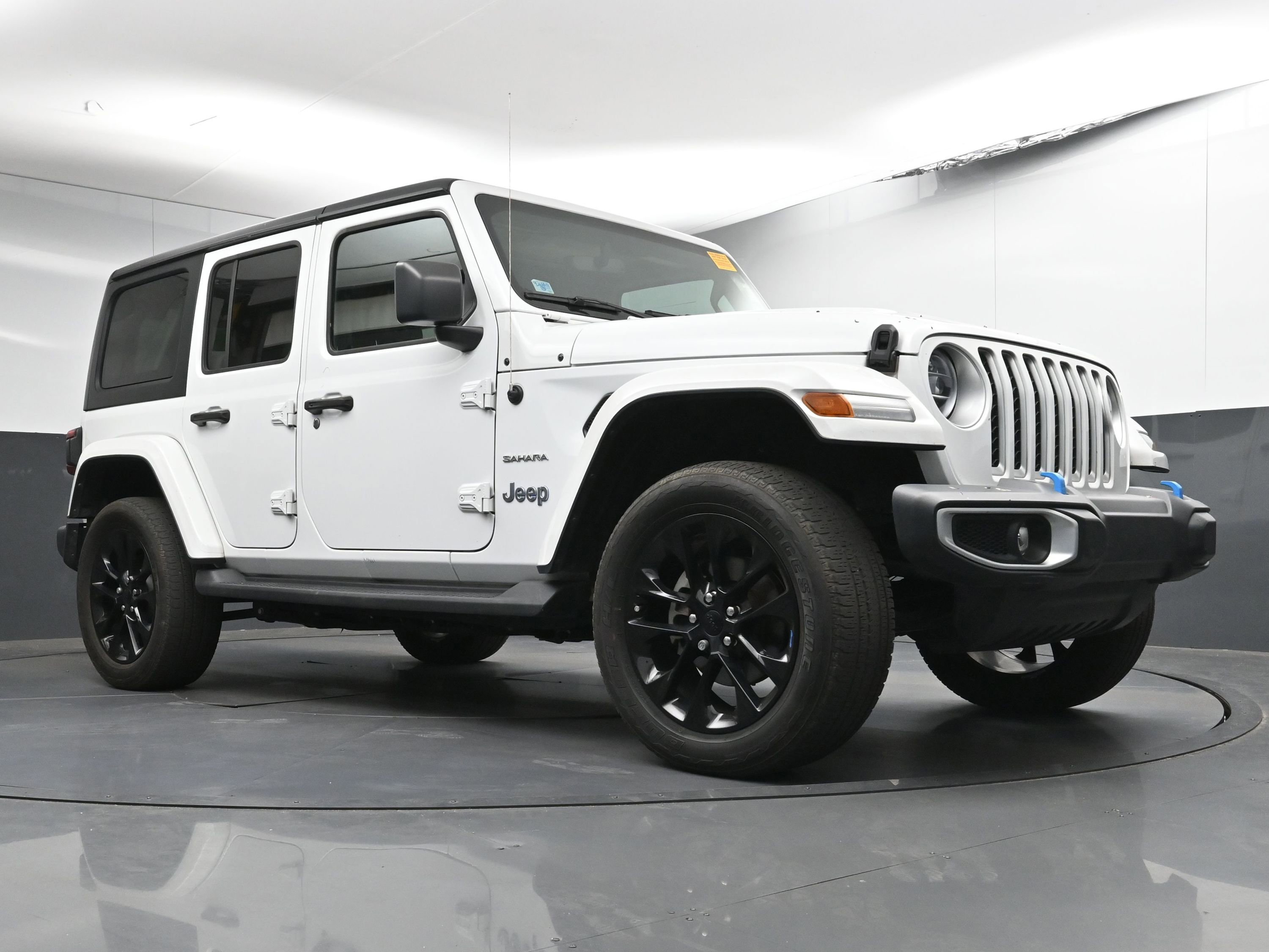 Used 2022 Jeep Wrangler Unlimited Sahara w/ Cold Weather Group image 24