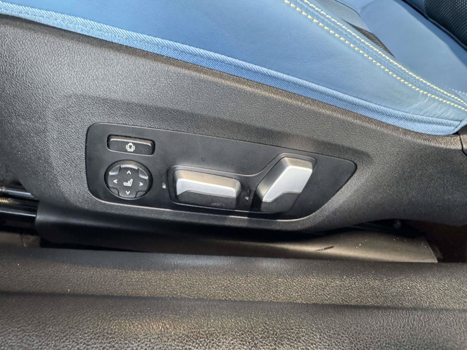 Used 2022 BMW M4 Coupe RWD image 15