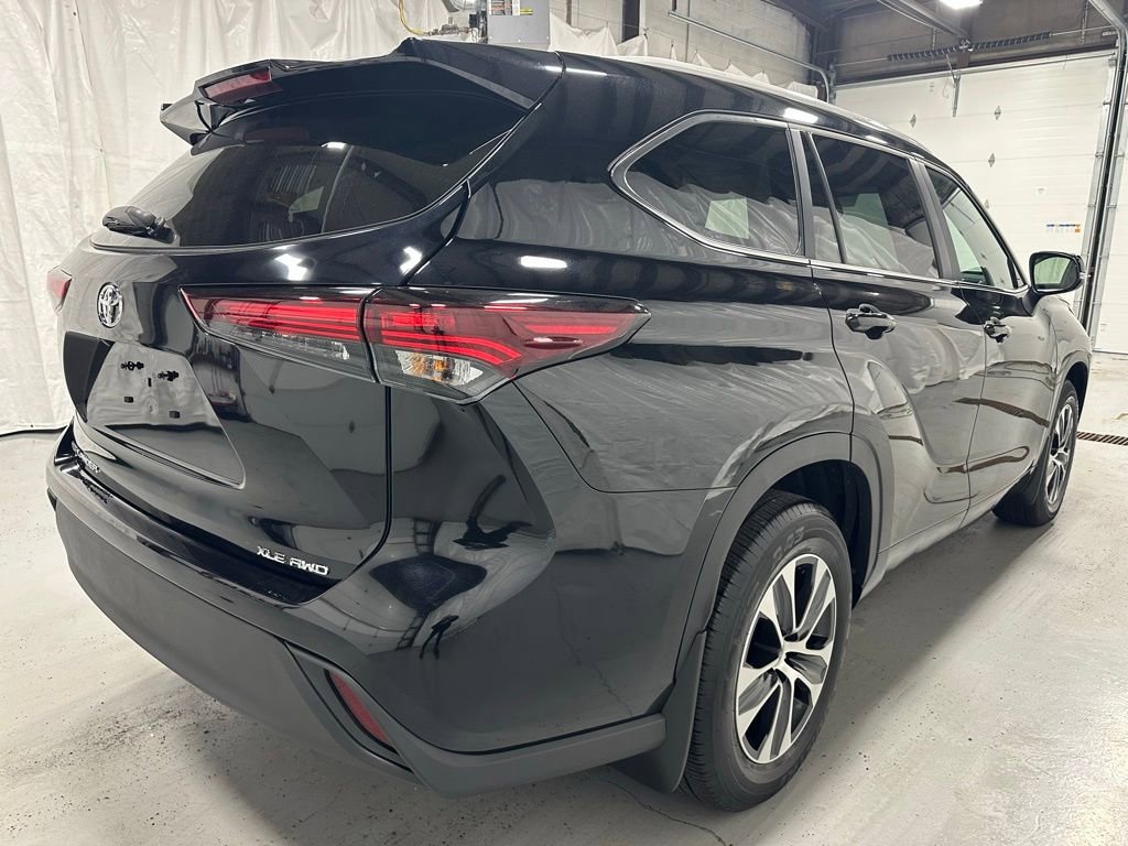 Used 2025 Toyota Highlander XLE image 7