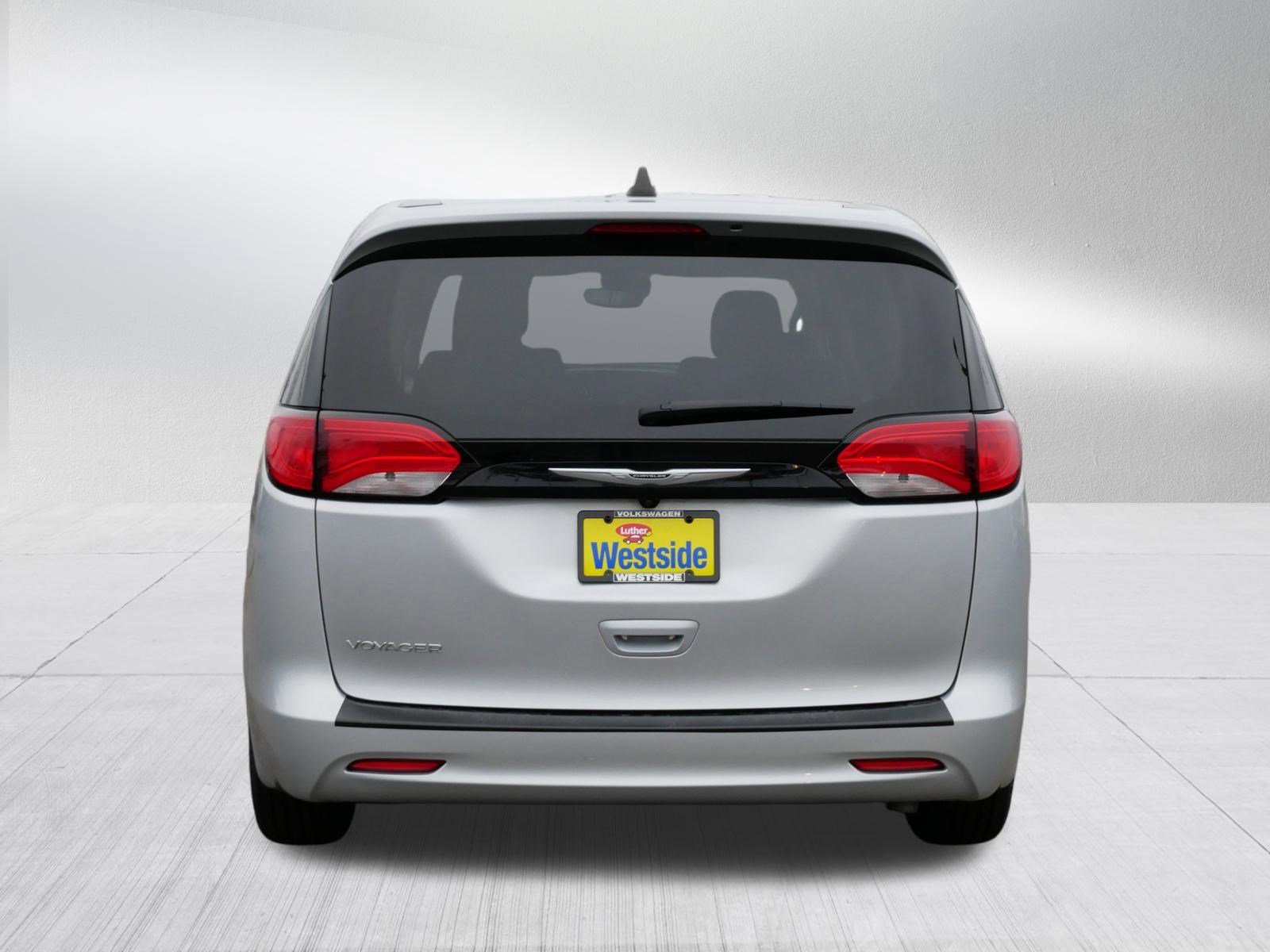 Used 2023 Chrysler Voyager LX image 6