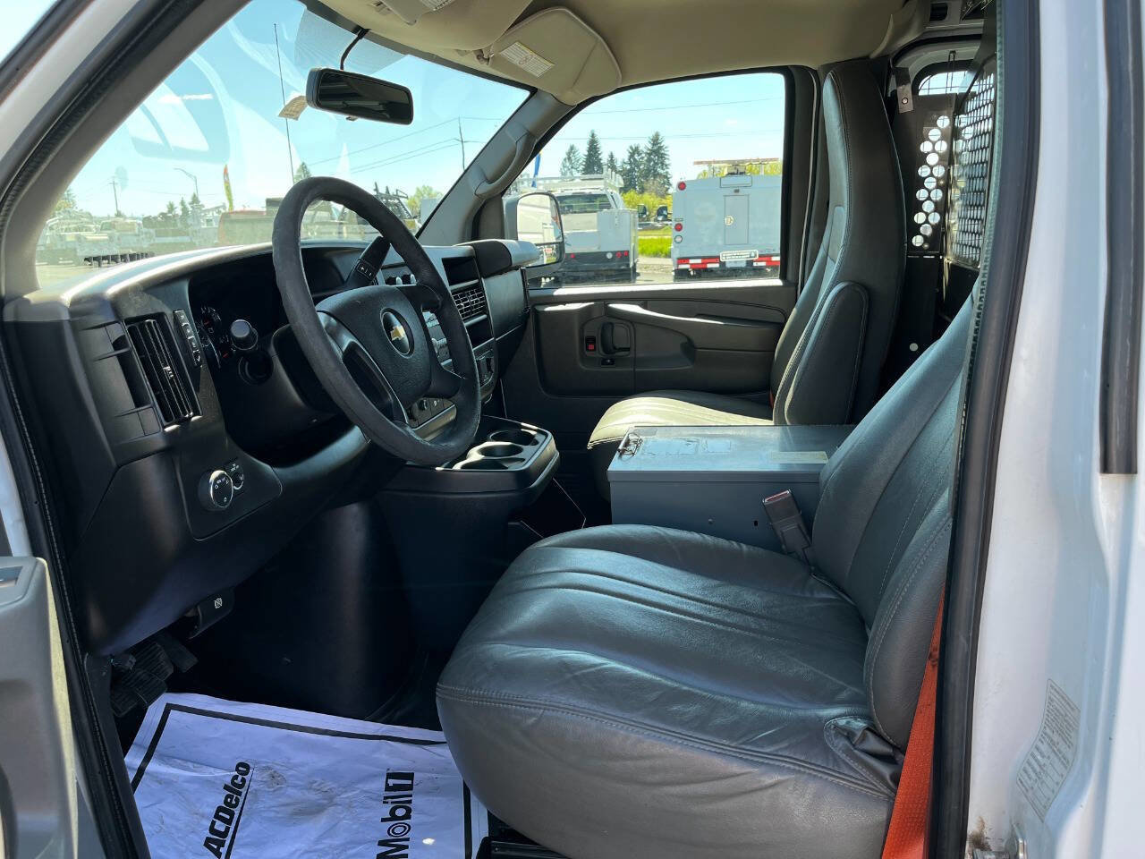 Used 2015 Chevrolet Express 2500 RWD image 10
