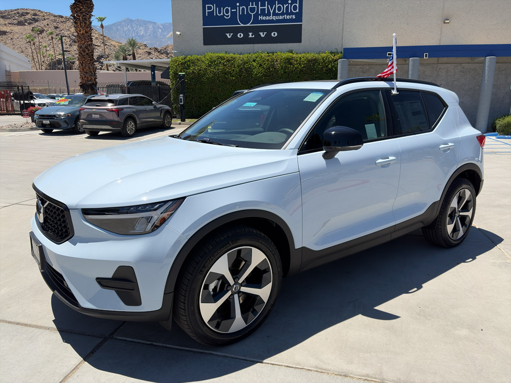 New 2026 Volvo XC40 B5 Core AWD/4WD image 3