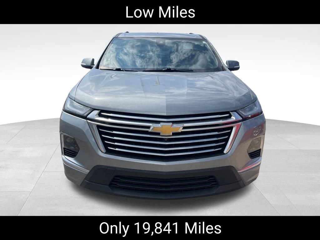 Used 2023 Chevrolet Traverse Premier image 2