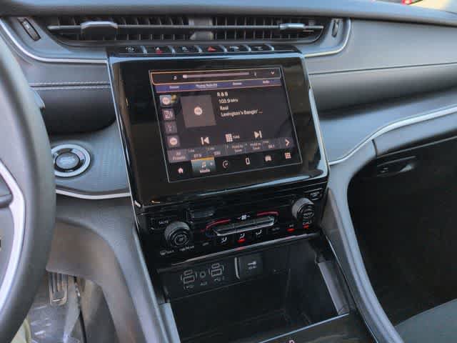 Certified 2023 Jeep Grand Cherokee Laredo AWD/4WD image 27