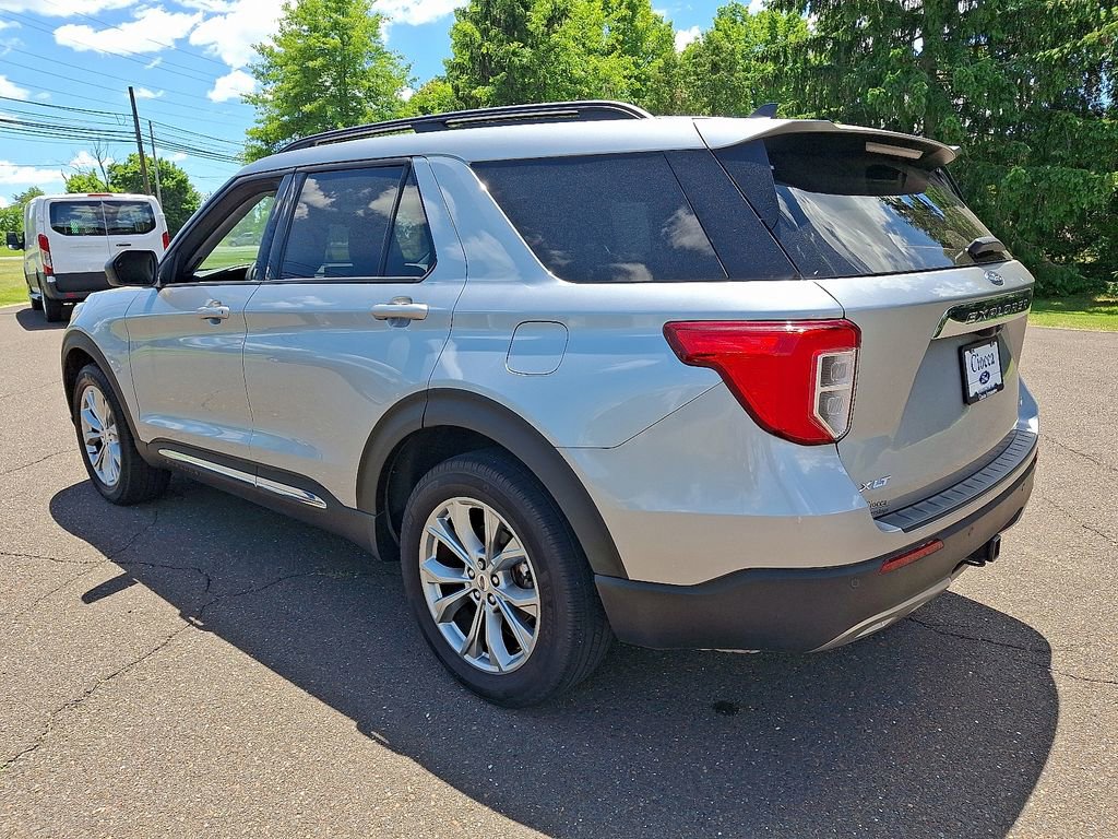 Used 2023 Ford Explorer XLT w/ Equipment Group 202A AWD/4WD image 4
