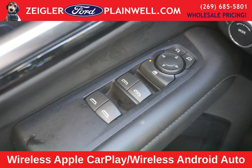 Used 2025 Chevrolet Suburban Z71 image 32