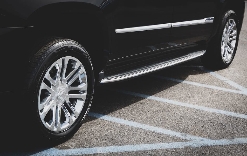 Used 2018 Cadillac Escalade ESV 4WD image 34