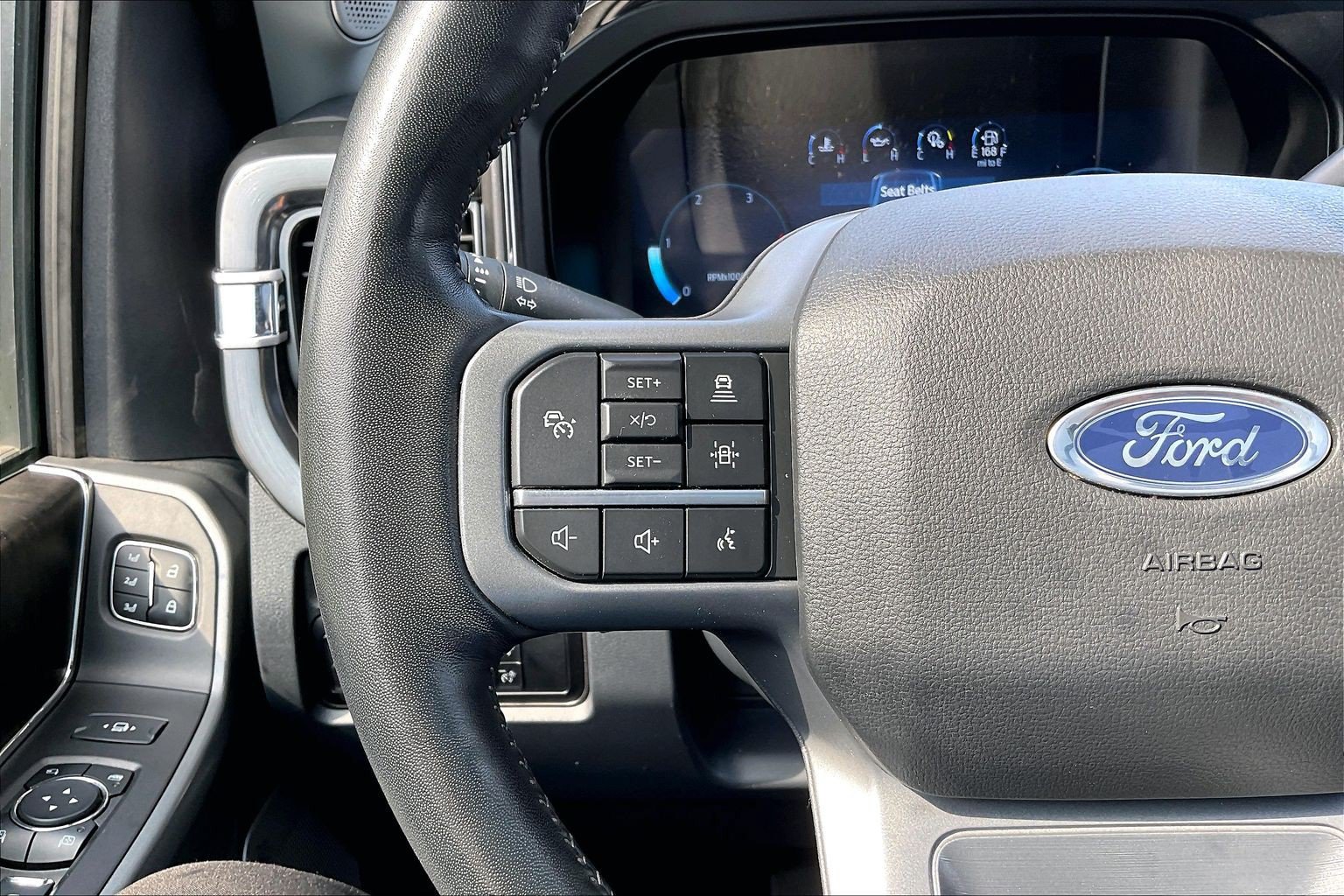 Used 2024 Ford F350 Lariat w/ Lariat Ultimate Package AWD/4WD image 18