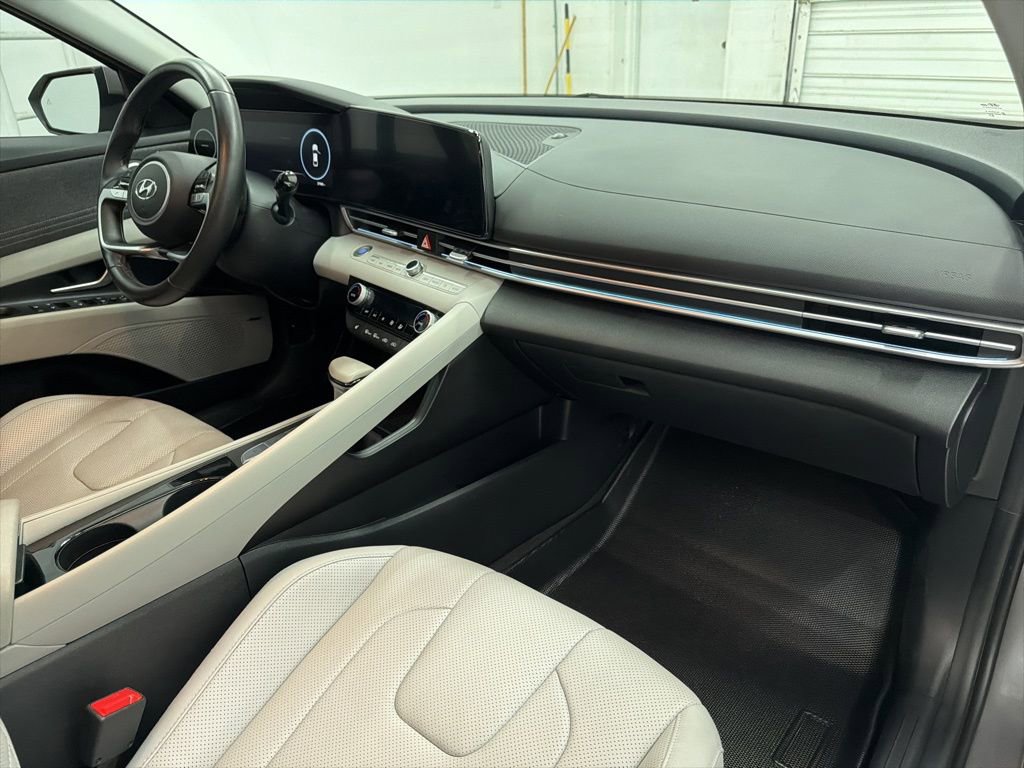 Used 2023 Hyundai Elantra Limited image 28