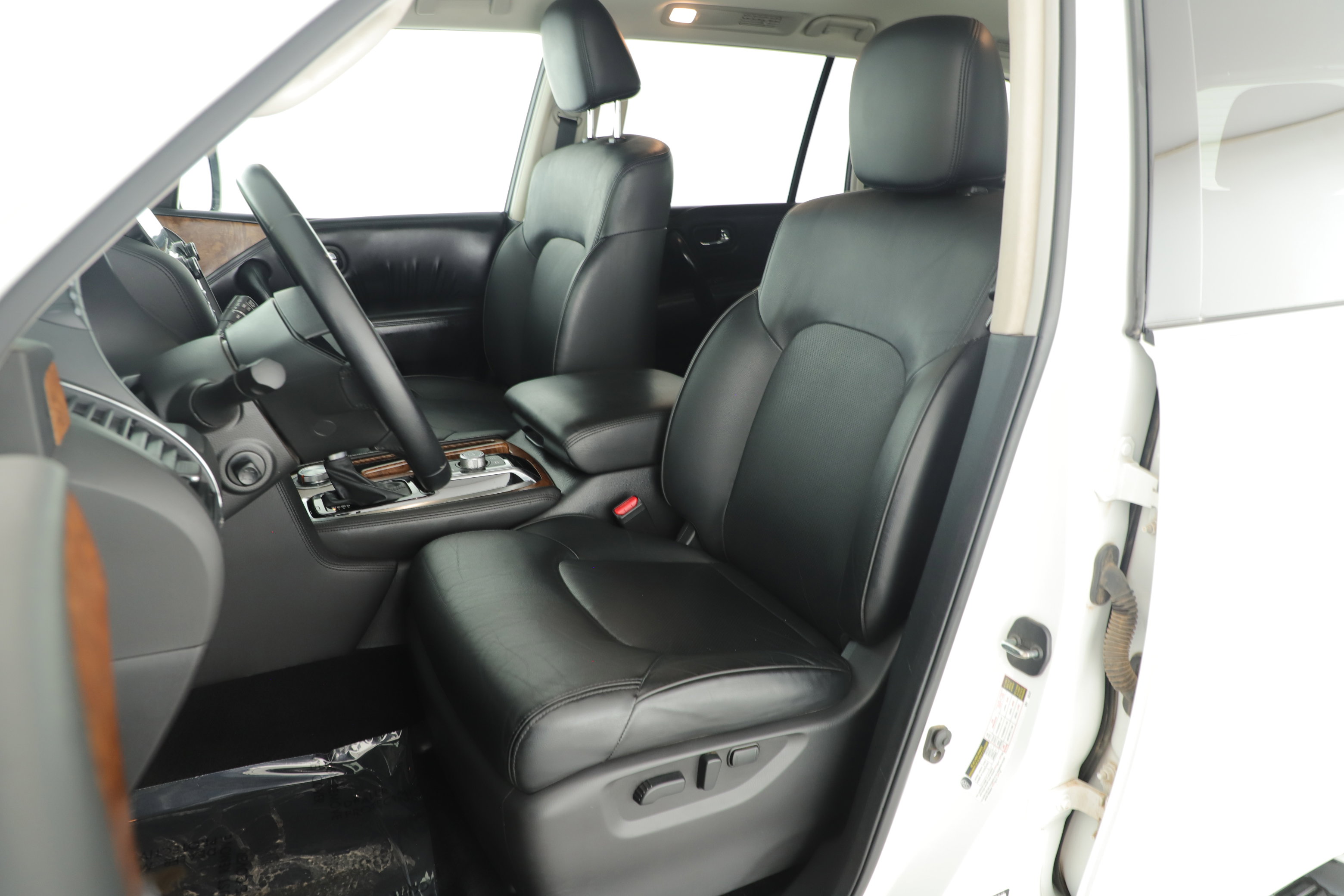 Used 2024 Nissan Armada SL w/ Captain's Chairs Package image 11