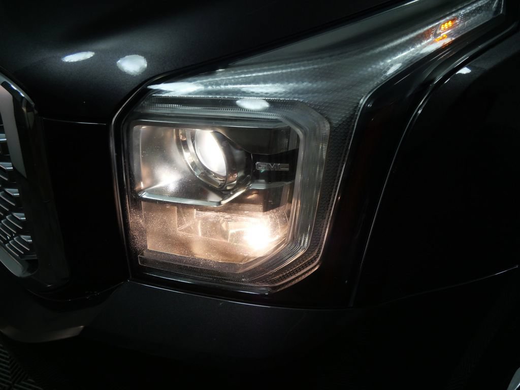 Used 2017 GMC Yukon Denali w/ Open Road Package AWD/4WD image 10