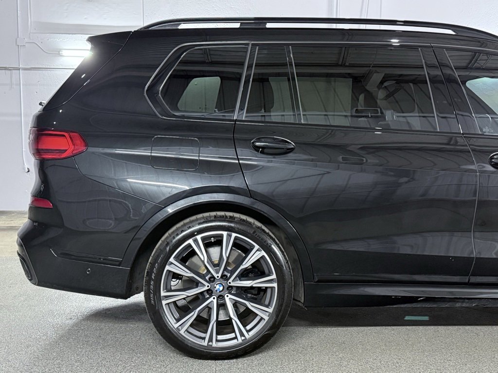 Used 2022 BMW X7 M50i image 8
