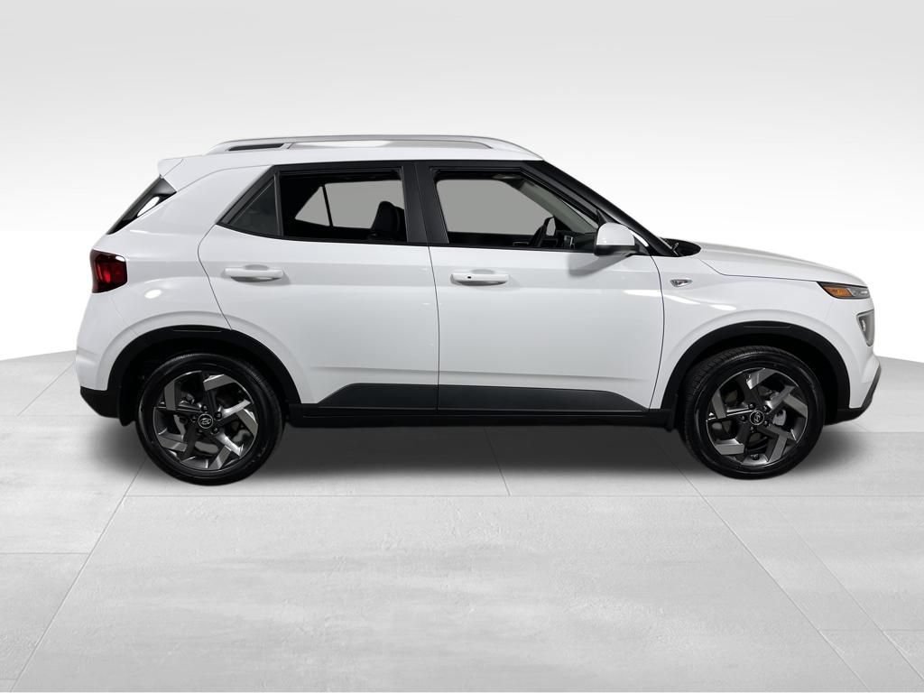 New 2026 Hyundai Venue SEL FWD image 6