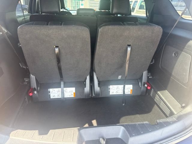 Used 2017 Ford Explorer XLT w/ Equipment Group 202A FWD image 18