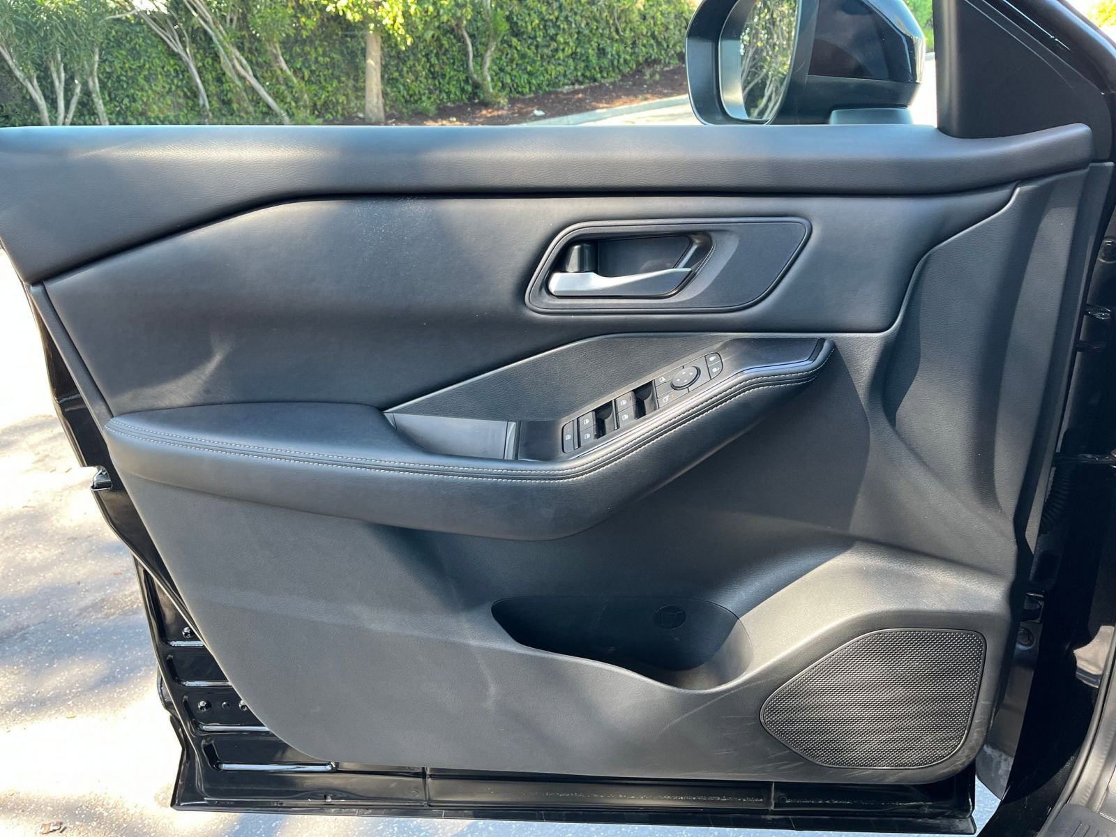 Used 2025 Nissan Rogue SV image 18