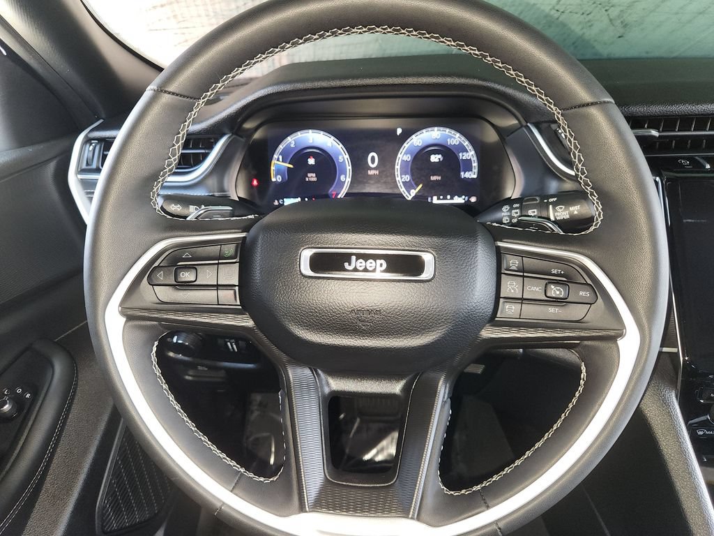 Used 2024 Jeep Grand Cherokee Altitude RWD image 23