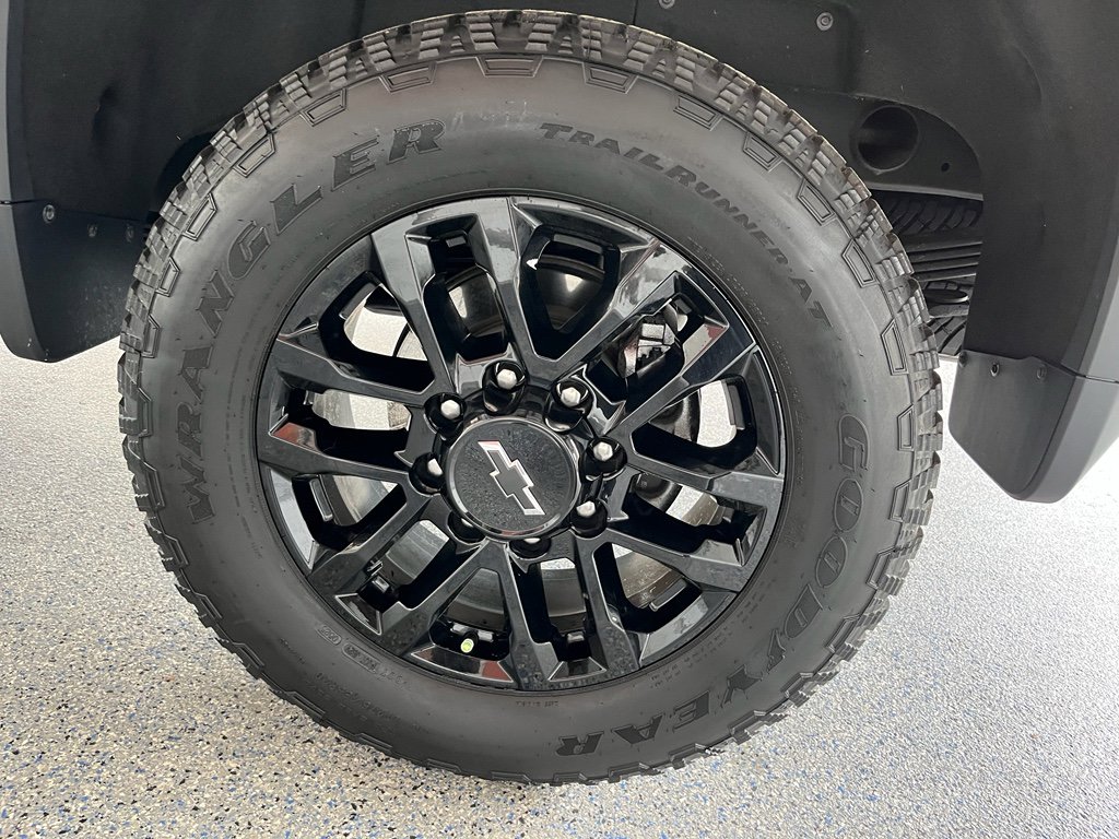 Used 2025 Chevrolet Silverado 2500 LTZ w/ LTZ Plus Package image 35