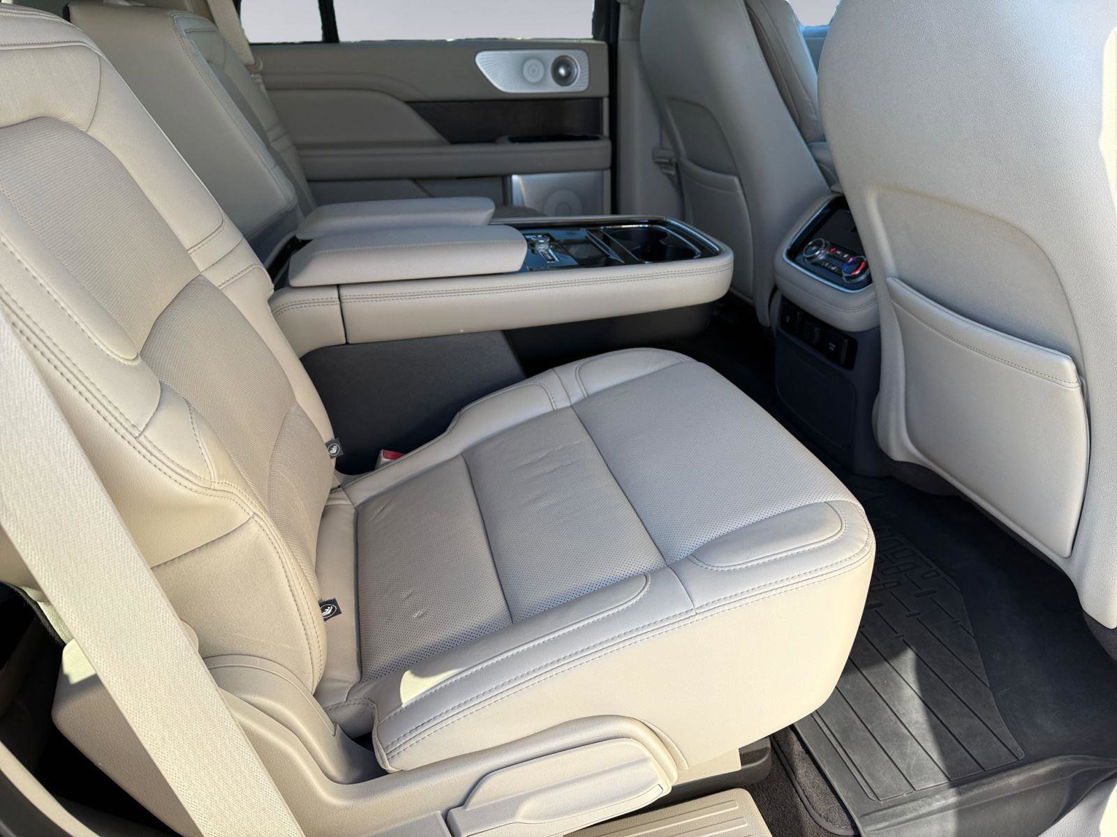 Used 2021 Lincoln Navigator Reserve w/ Luxury Package image 14