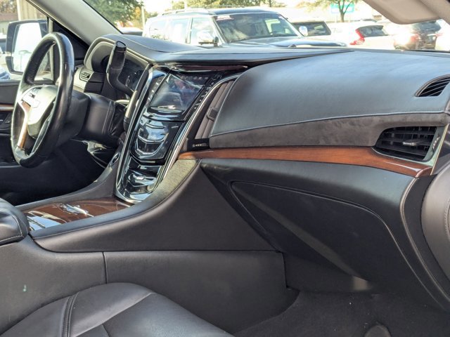 Used 2017 Cadillac Escalade Luxury image 25