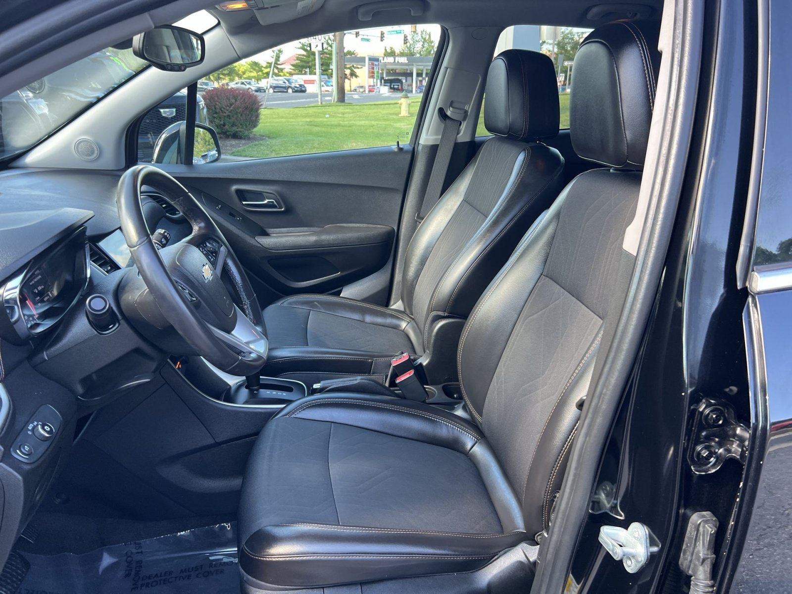Used 2019 Chevrolet Trax LT w/ LT Convenience Package FWD image 13