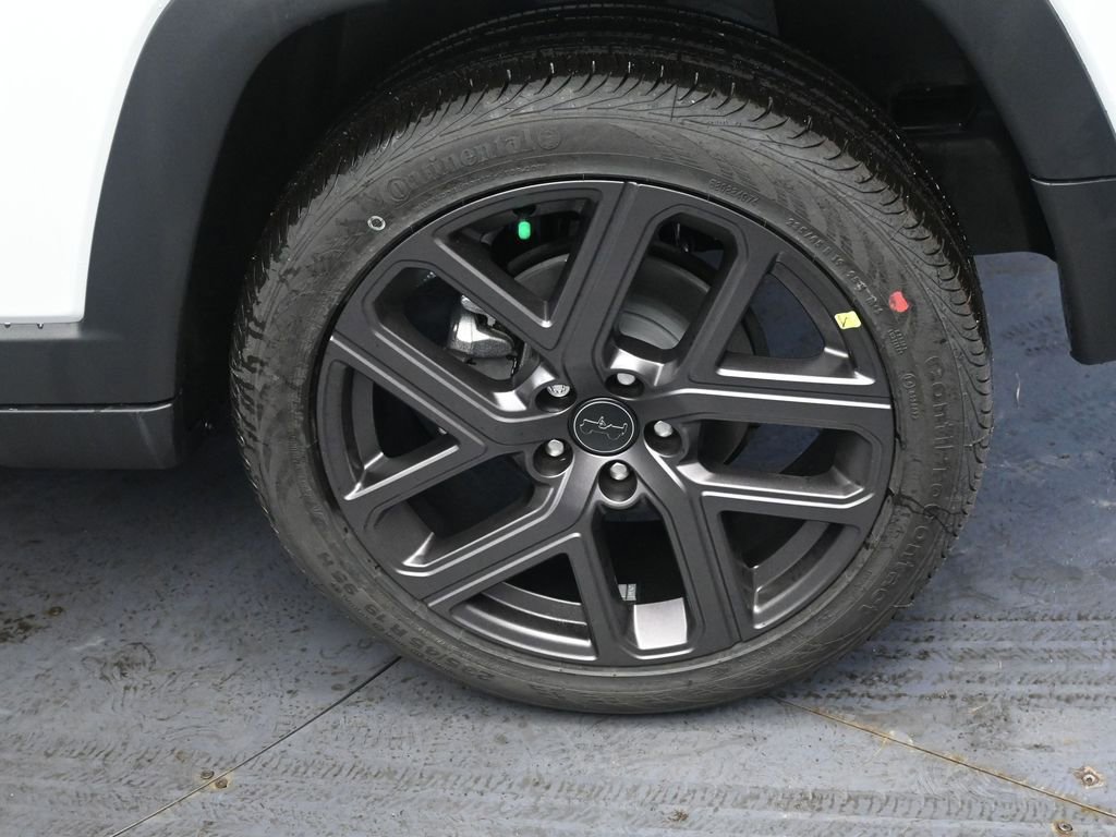 New 2026 Jeep Compass Latitude w/ Sun and Sound Group image 9