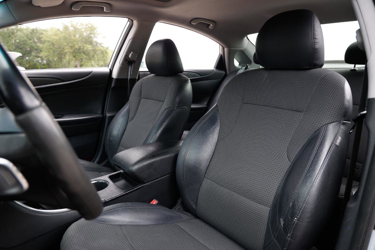 Used 2011 Hyundai Sonata SE w/ Navigation & Sunroof Pkg 4 FWD image 6