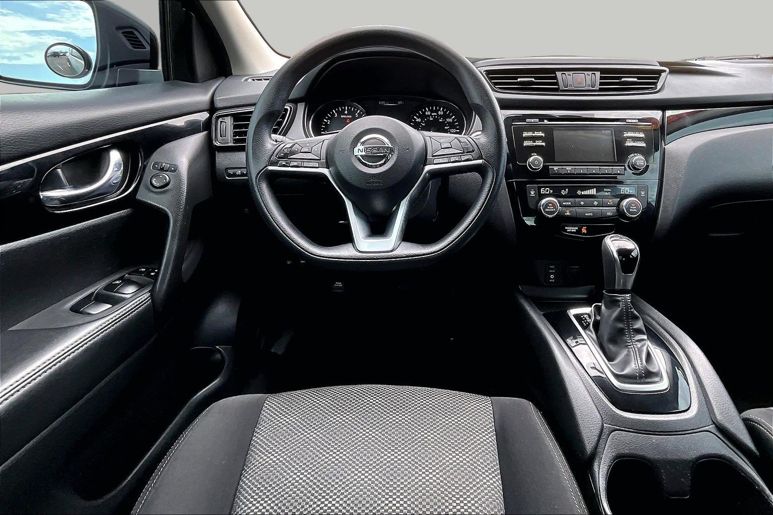 Used 2017 Nissan Rogue Sport SV FWD image 5