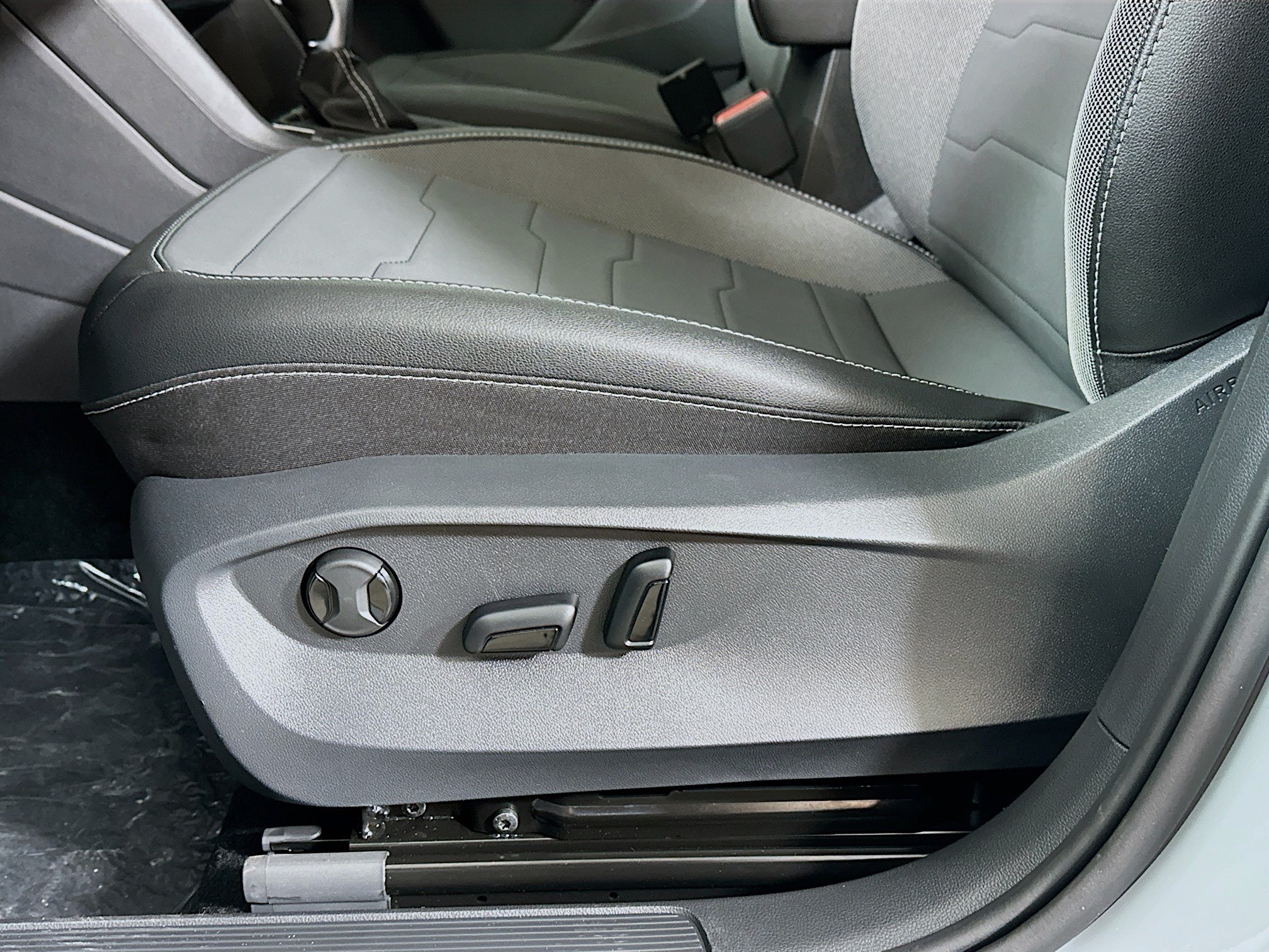 New 2026 Volkswagen Taos SE AWD/4WD image 18