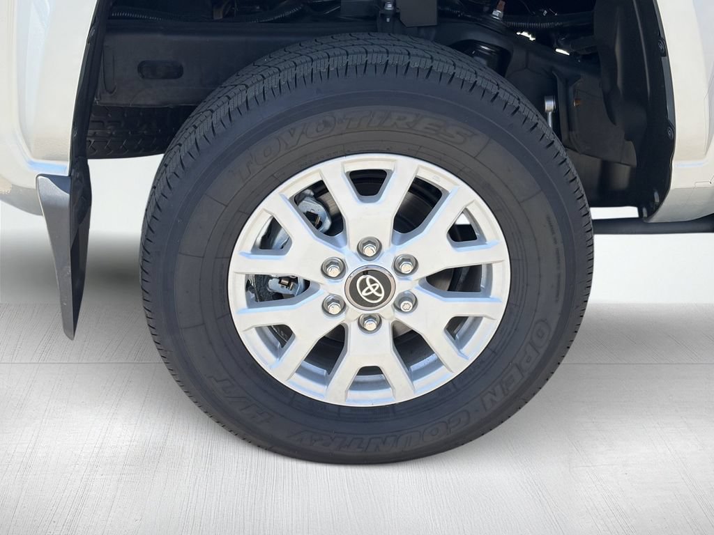 Certified 2025 Toyota Tacoma SR5 AWD/4WD image 15