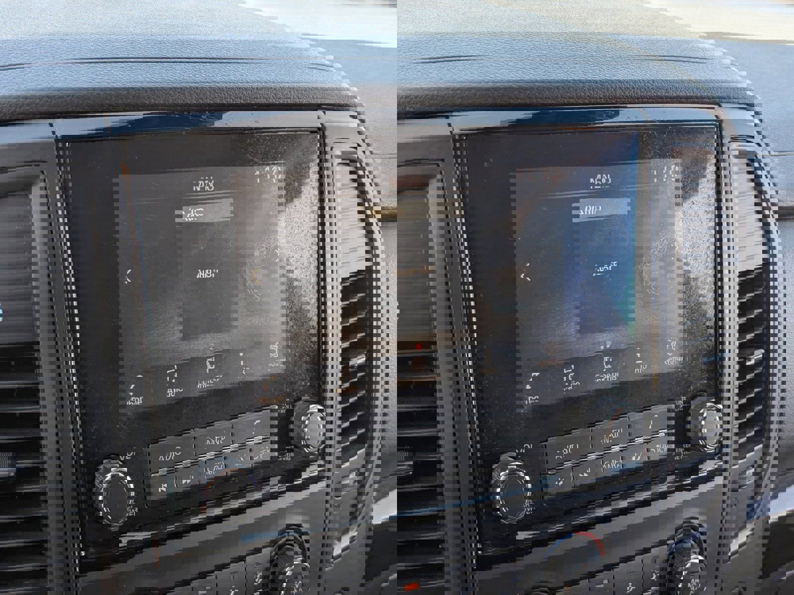 Used 2024 Nissan Titan SV image 27