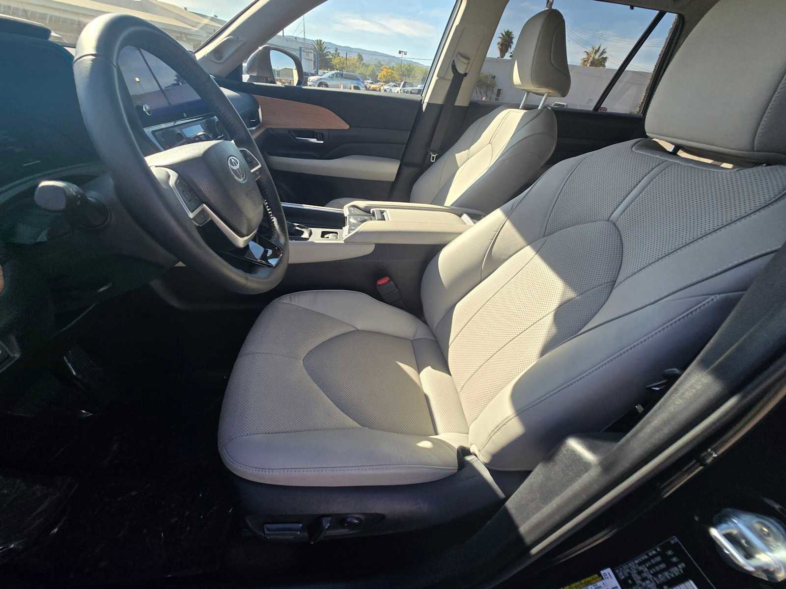 Used 2024 Toyota Grand Highlander Limited image 25