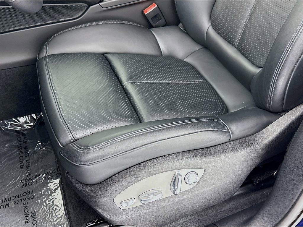 Certified 2024 Porsche Macan AWD/4WD image 13