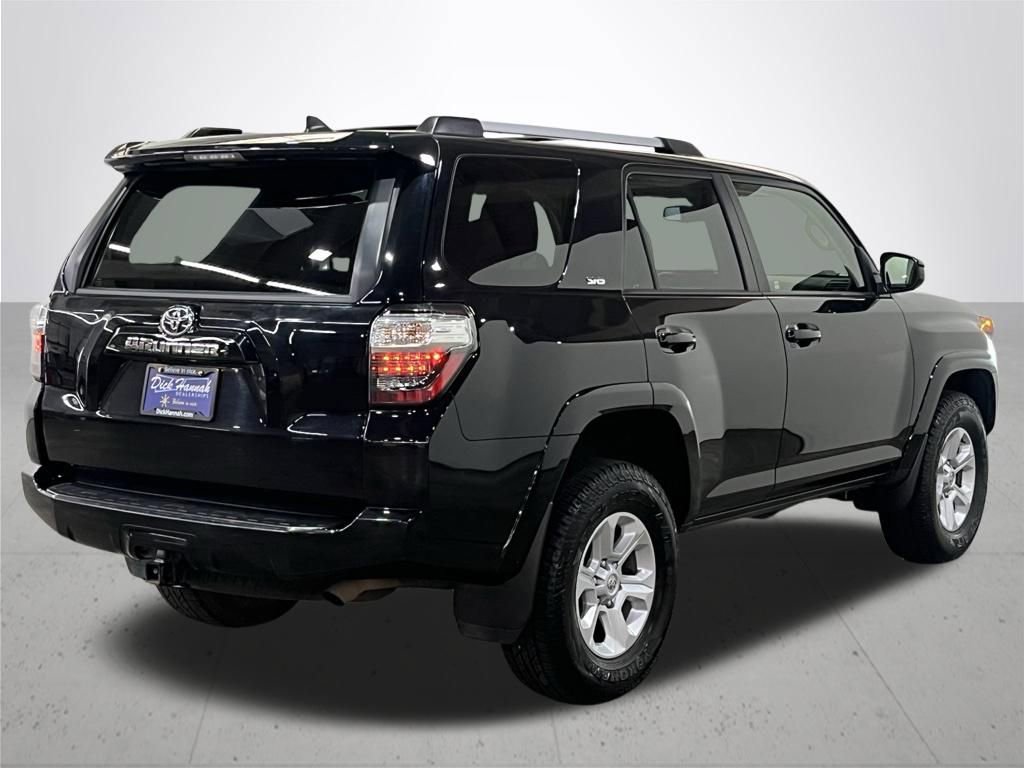 Used 2022 Toyota 4Runner SR5 AWD/4WD image 10