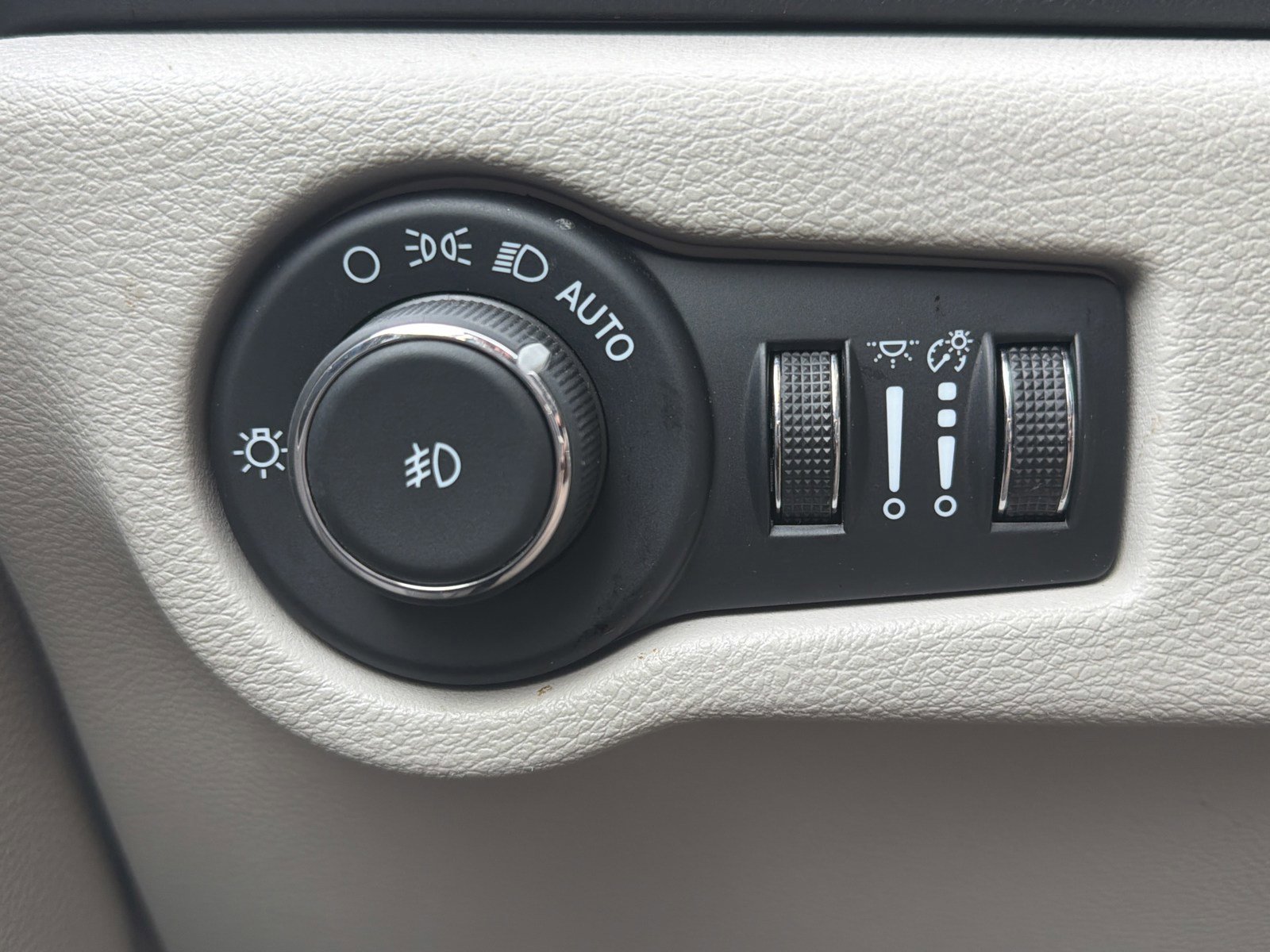Used 2024 Chrysler Pacifica Touring-L image 26
