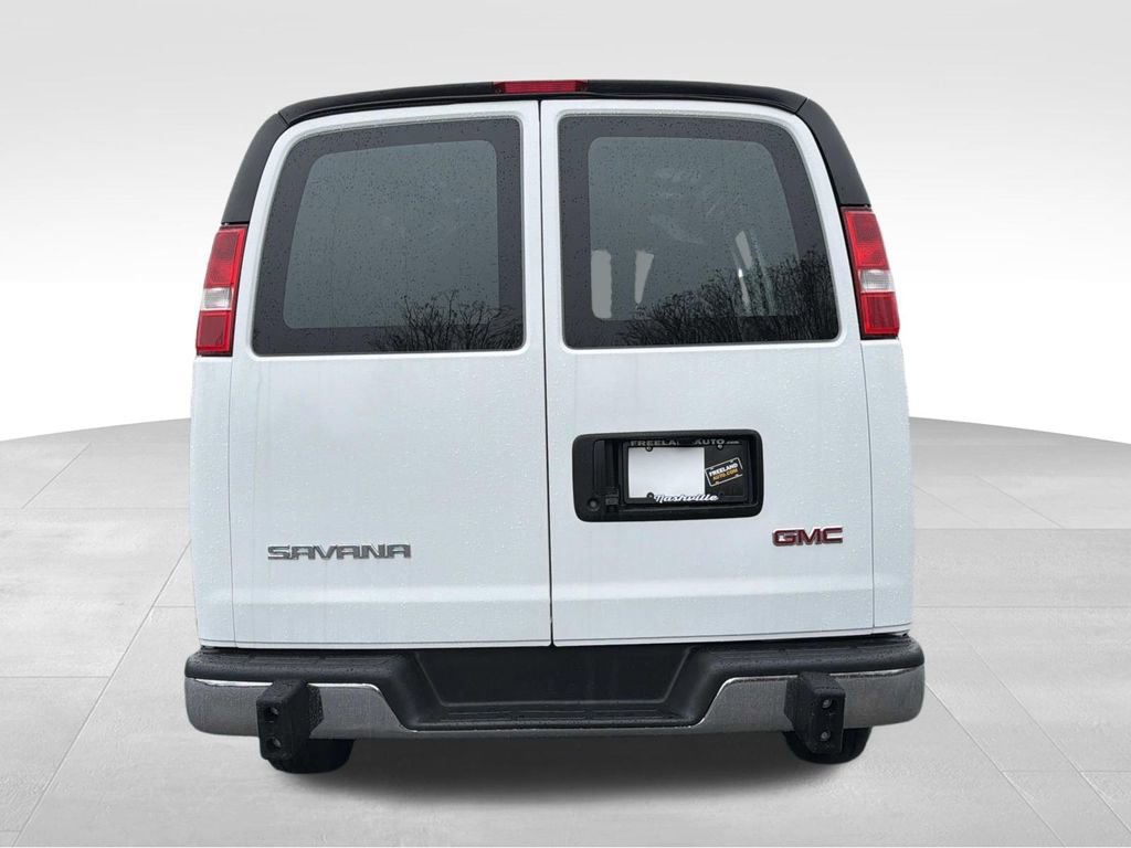 Used 2024 GMC Savana 2500 w/ Driver Convenience Package image 4