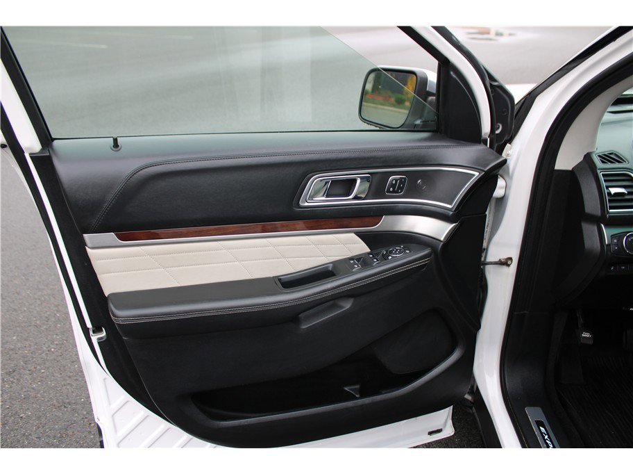 Used 2017 Ford Explorer Platinum image 7