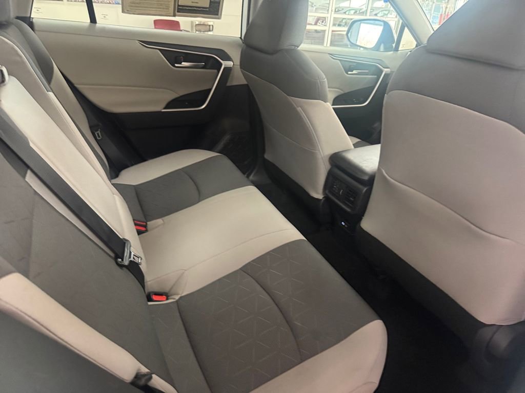 Used 2025 Toyota RAV4 XLE w/ Convenience Package image 21