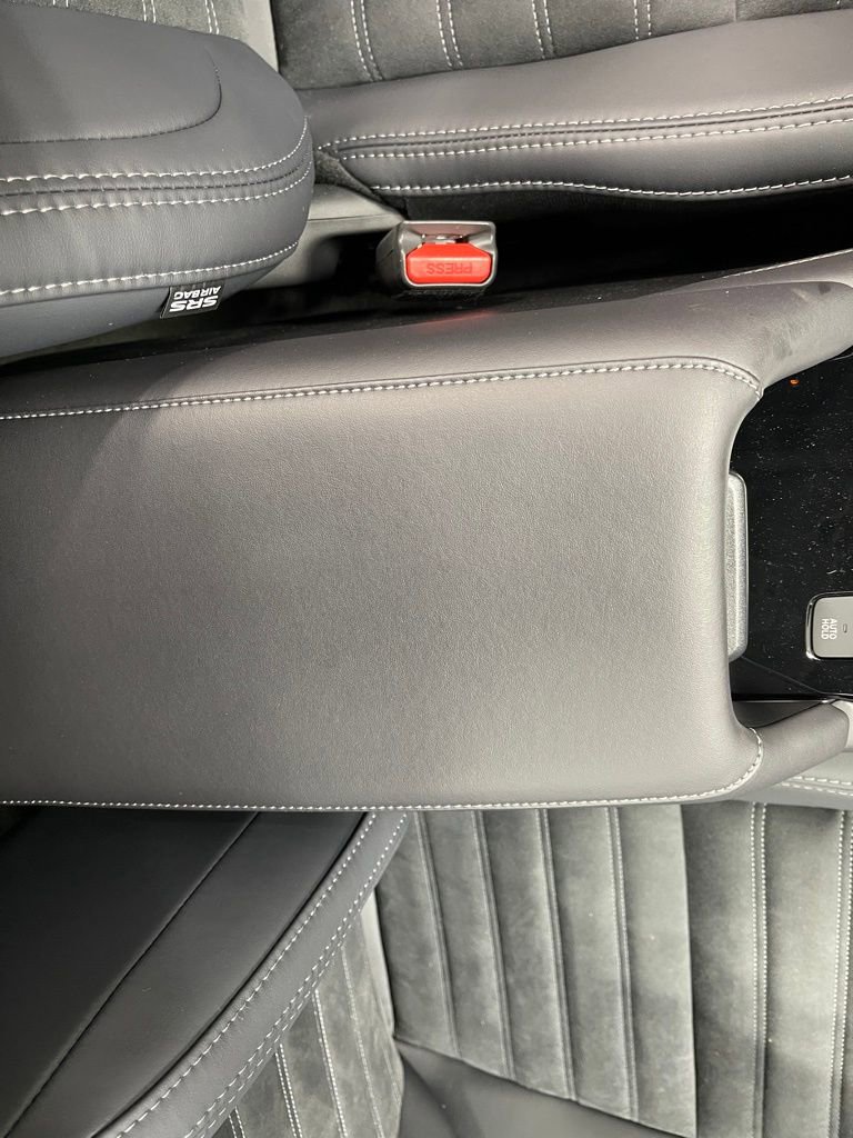 New 2025 Mitsubishi Outlander SE image 11