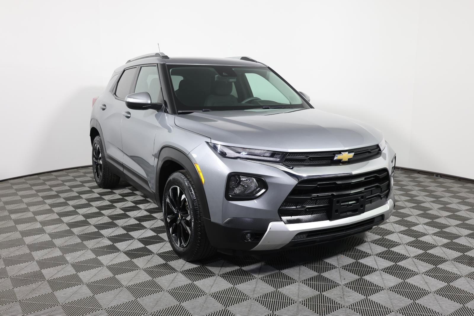 Used 2023 Chevrolet TrailBlazer LT FWD image 3
