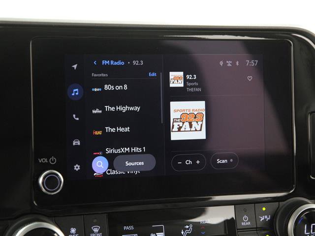 Used 2023 Toyota Highlander XLE image 12