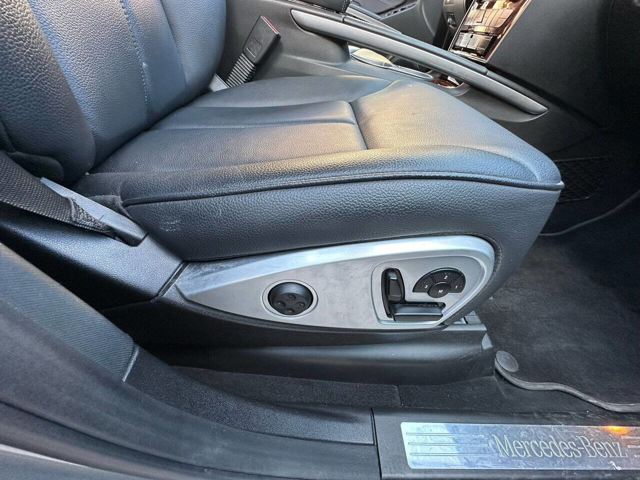 Used 2011 Mercedes-Benz GL 320 BlueTEC 4MATIC image 13