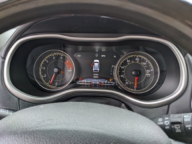 Used 2017 Jeep Cherokee Overland w/ Technology Group AWD/4WD image 34