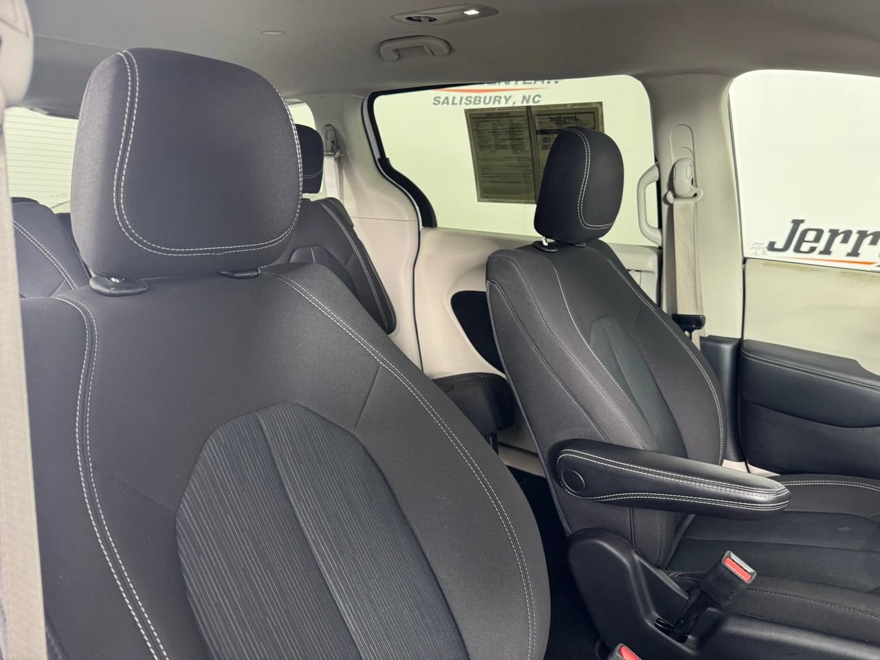 Used 2023 Chrysler Voyager LX FWD image 36