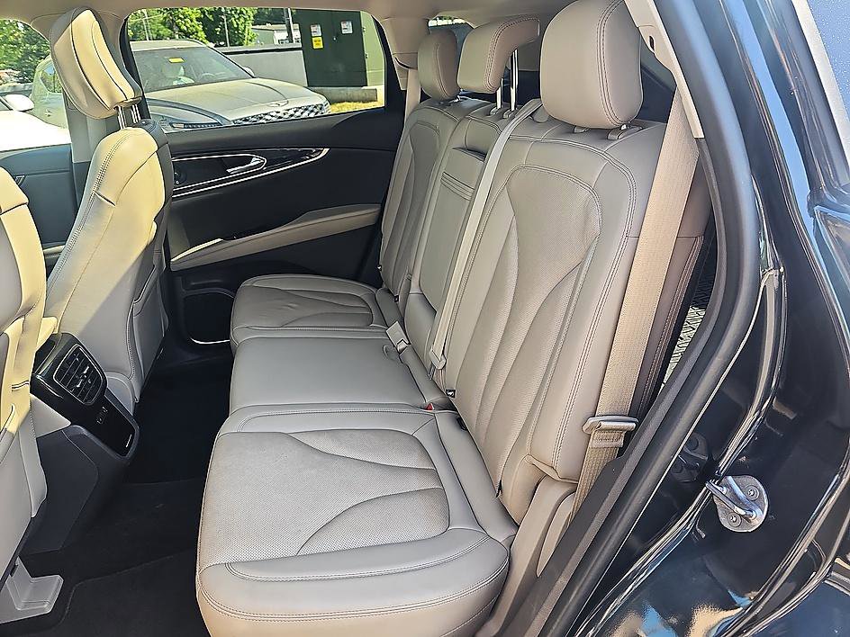 Used 2023 Lincoln Nautilus Reserve w/ Equipment Group 201A FWD image 32