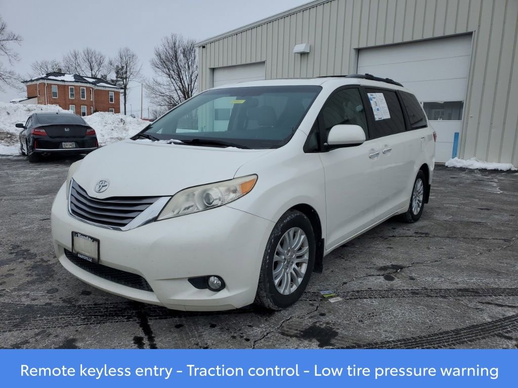 Used 2015 Toyota Sienna XLE Premium image 3