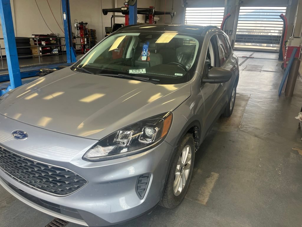 Used 2022 Ford Escape SE w/ Convenience Package FWD image 2