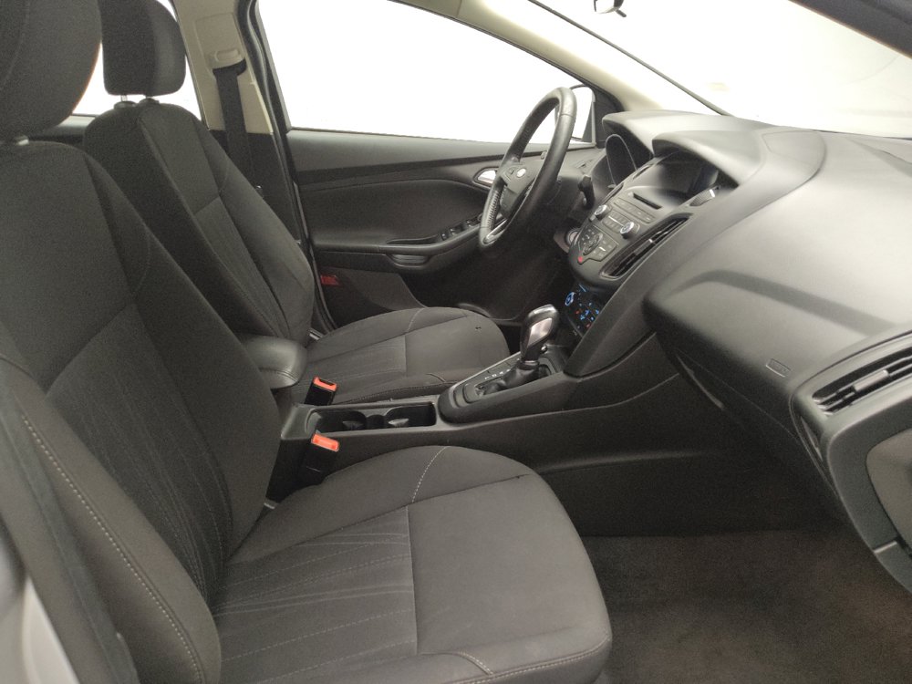 Used 2016 Ford Focus SE w/ SE Cold Weather Package FWD image 21