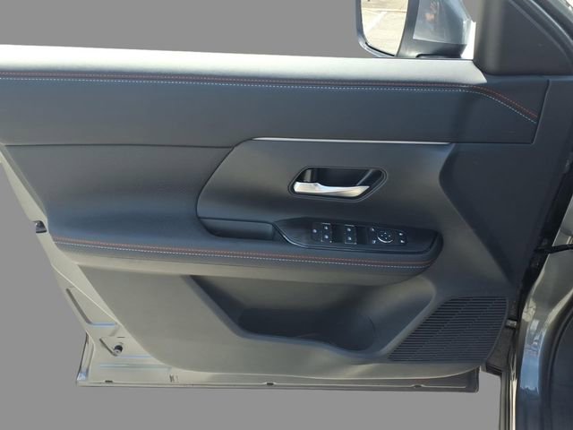 Used 2025 Nissan Kicks SR w/ SR Premium Package AWD/4WD image 16